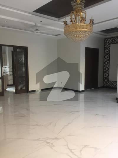 اَپر مال لاہور میں 5 کمروں کا 1 کنال دفتر 7 لاکھ میں کرایہ پر دستیاب ہے۔
