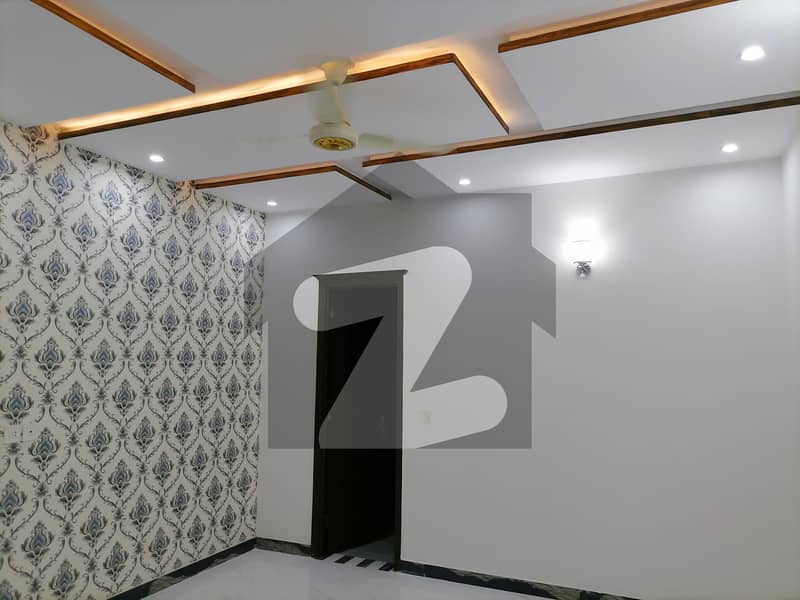 واپڈا ٹاؤن فیز 1 واپڈا ٹاؤن لاہور میں 5 کمروں کا 10 مرلہ مکان 3.7 کروڑ میں برائے فروخت۔