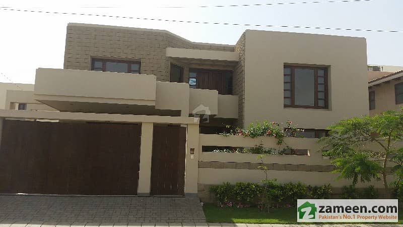 500 Sq. yard Outclass Bungalow For Sale