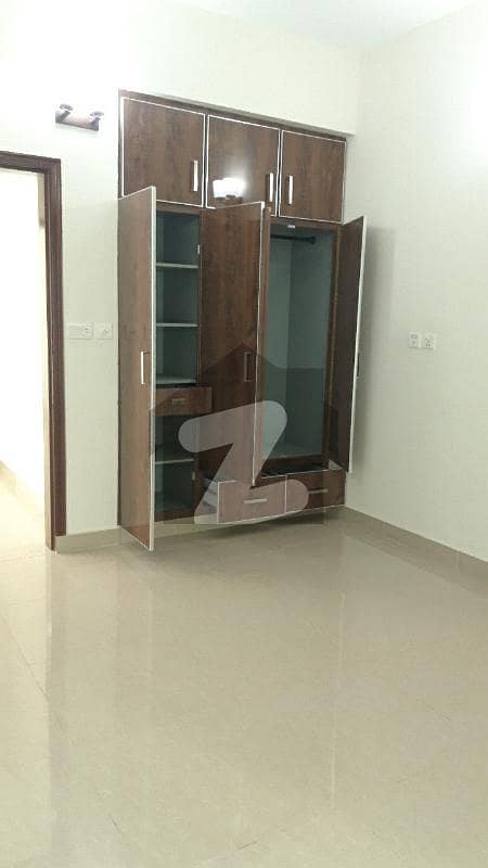 ڈی ایچ اے فیز 6 ڈیفنس (ڈی ایچ اے) لاہور میں 3 کمروں کا 10 مرلہ فلیٹ 1.2 لاکھ میں کرایہ پر دستیاب ہے۔