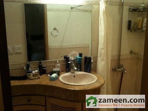 2 Bathroom View