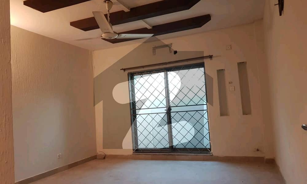 Spacious Flat Is Available For rent In Ideal Location Of Al Rehman Garden