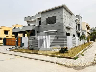 1 Kanal Corner House For Sale