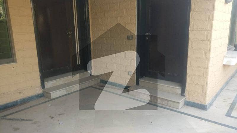 10 Marla Used House For Sale In Wapda Town