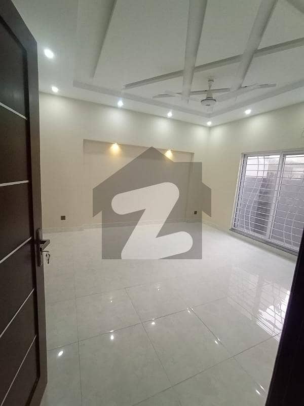 کینال ویلی مین کینال بینک روڈ لاہور میں 5 کمروں کا 10 مرلہ مکان 1 لاکھ میں کرایہ پر دستیاب ہے۔
