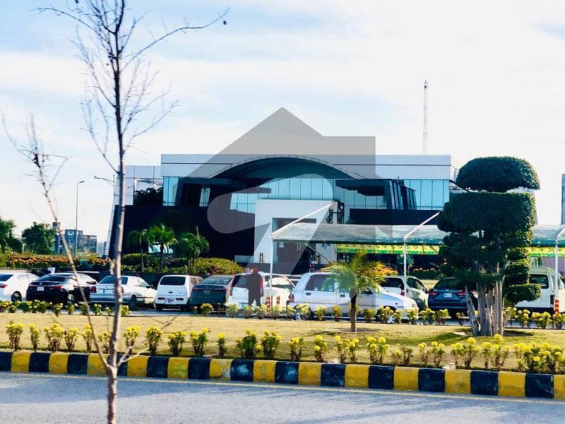سٹی ہاؤسنگ سکیم جہلم میں 4 مرلہ عمارت 3.25 کروڑ میں برائے فروخت۔
