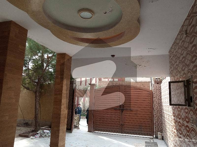 حیات آباد فیز 1 - ڈی2 حیات آباد فیز 1 حیات آباد پشاور میں 4 کمروں کا 10 مرلہ مکان 1 لاکھ میں کرایہ پر دستیاب ہے۔