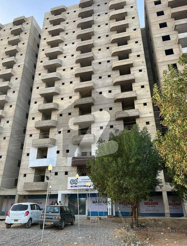 وقار ٹوِن ٹاور سعدی روڈ کراچی میں 2 کمروں کا 4 مرلہ فلیٹ 75 لاکھ میں برائے فروخت۔