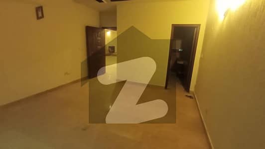 رحمان گارڈنز لاہور میں 3 کمروں کا 7 مرلہ فلیٹ 60 ہزار میں کرایہ پر دستیاب ہے۔