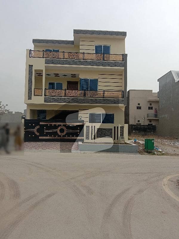 فیصل ٹاؤن - ایف ۔ 18 اسلام آباد میں 7 کمروں کا 7 مرلہ مکان 3.1 کروڑ میں برائے فروخت۔