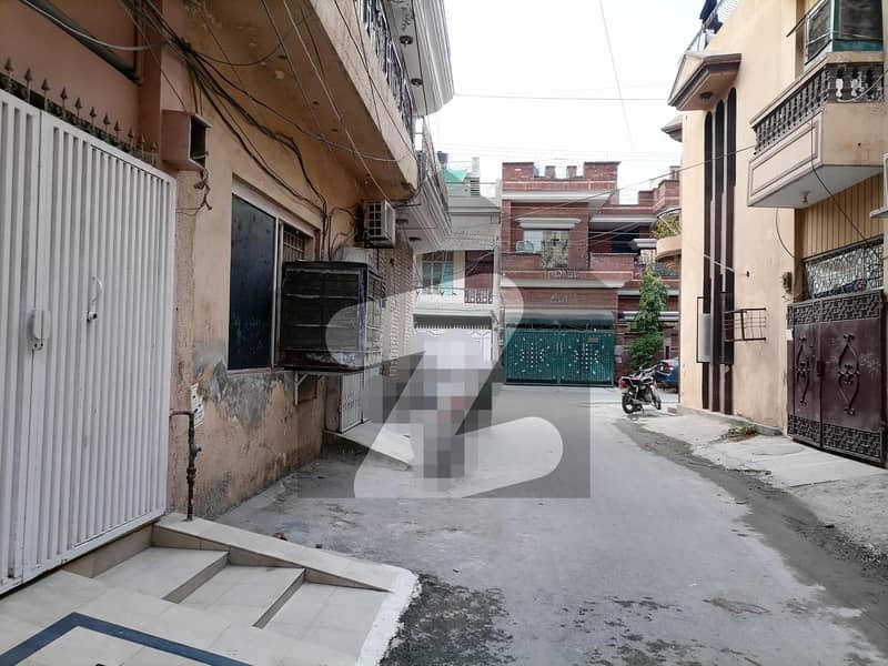 Spacious Lower Portion Is Available In Allama Iqbal Town - Kashmir Block For rent