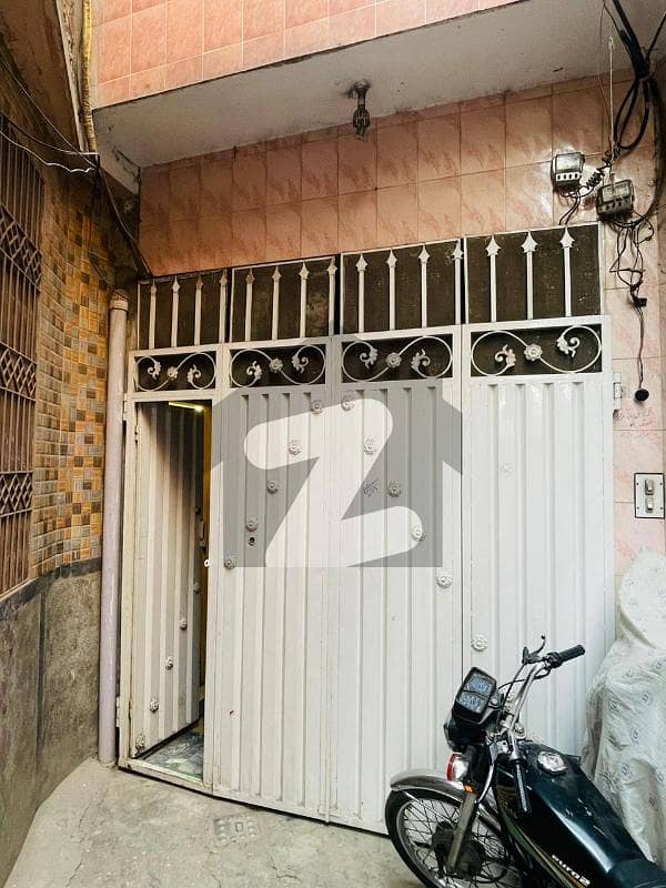 نیشنل ٹاؤن لاہور میں 4 کمروں کا 4 مرلہ مکان 1.45 کروڑ میں برائے فروخت۔