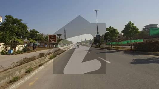 32X35 CORNER JINNAH BOULEVARD PLOT