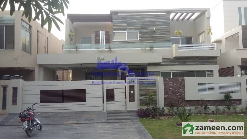 PRESIDENT,s 1 KANAL THEATER NEAR JALAL SONs BRAND NEW EXECUTIVE CLASS PALACE PHASE V DHA DEFENCE FOR SALE