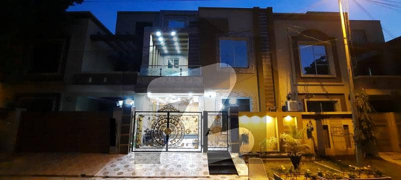 بحریہ ٹاؤن - جناح ایکسٹینشن بلاک بحریہ ٹاؤن سیکٹر ای بحریہ ٹاؤن لاہور میں 5 کمروں کا 5 مرلہ مکان 1.8 کروڑ میں برائے فروخت۔