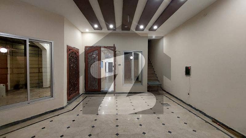 ڈیفینس روڈ سیالکوٹ میں 4 کمروں کا 10 مرلہ مکان 1.95 کروڑ میں برائے فروخت۔