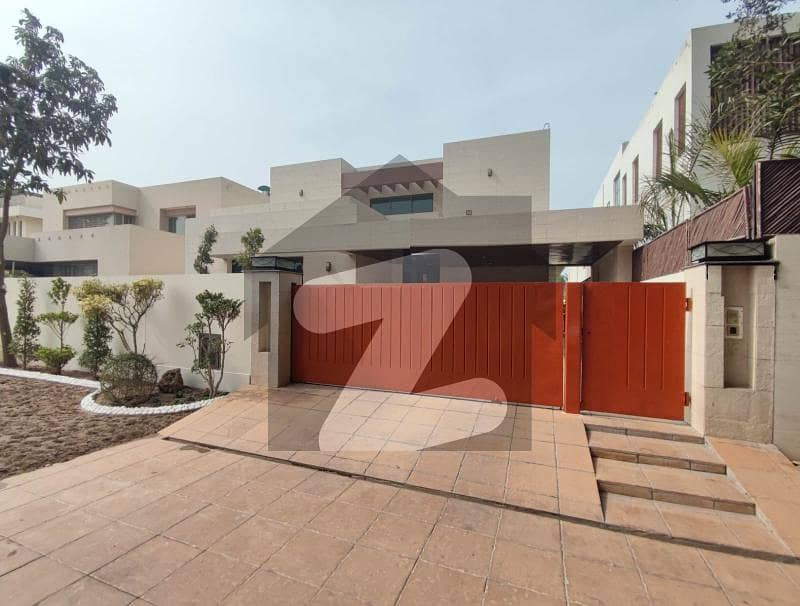 1 Kanal Owner Built Slightly Used Modern House With 3 Servant Quarters In Basement Very Close To Wateen Chowk Is Available For Sale In DHA Phase 05 Lahore.