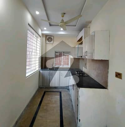 1013 Square Feet Upper Portion For Grabs In Jail Road