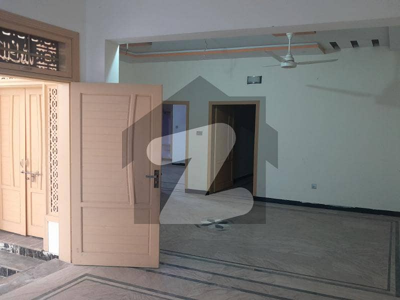 پشاور روڈ راولپنڈی میں 2 کمروں کا 6 مرلہ زیریں پورشن 35 ہزار میں کرایہ پر دستیاب ہے۔