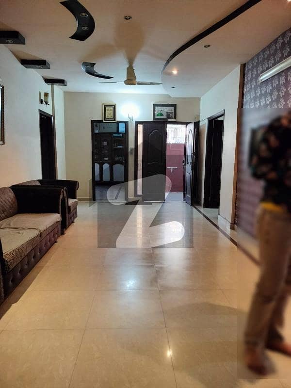 بہادر آباد گلشنِ اقبال ٹاؤن کراچی میں 5 کمروں کا 11 مرلہ زیریں پورشن 3.75 کروڑ میں برائے فروخت۔