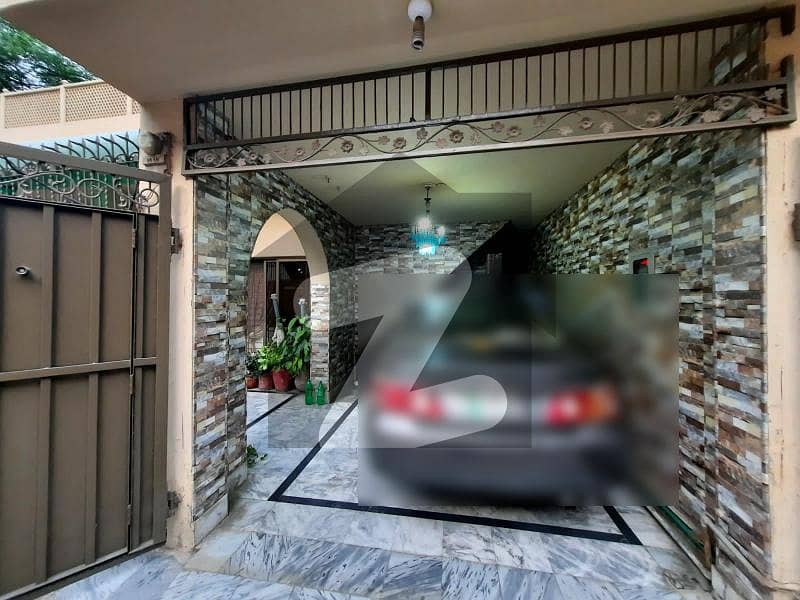 Farooq Colony House For sale Sized 7.25 Marla