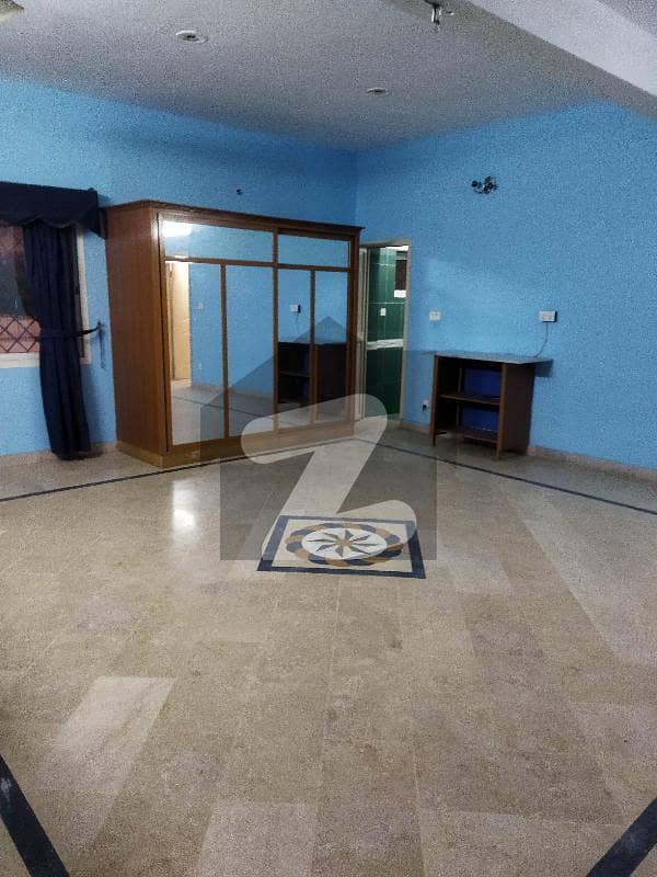 25x50 Upper portion available for rent in G9/2 real pics G9/2, G9