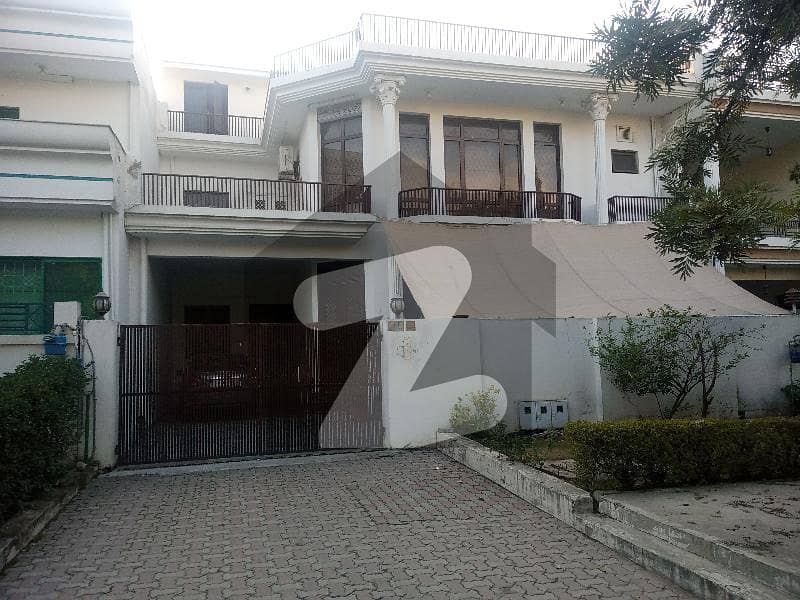 *G,6/1, 30X70, LIVEABLE HOUSE 5 BED ATTACHED BATH 2 DD 2 KITCHEN CDA TRANSFER*