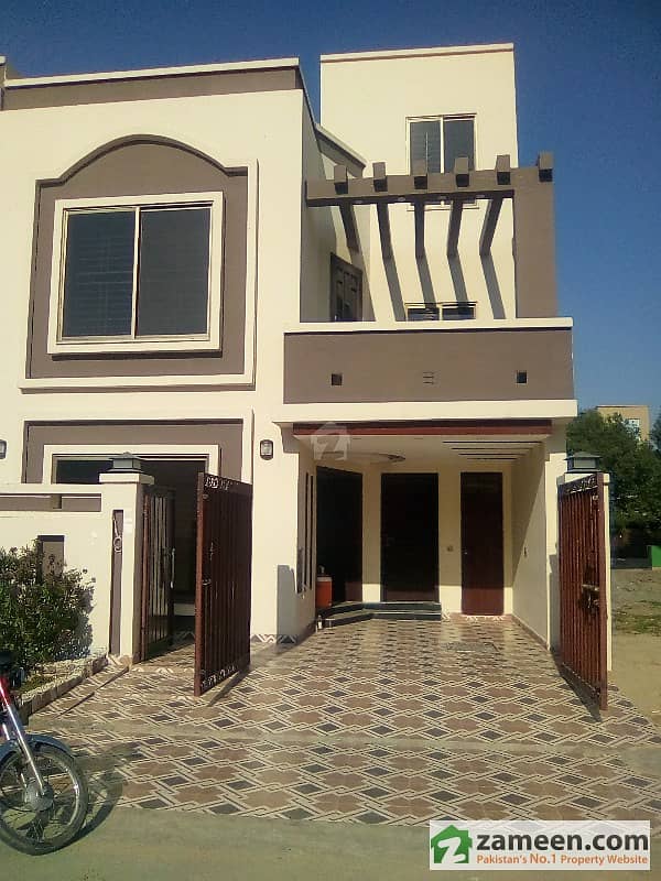 Bahria Town Lahore 5 Marla Vip Condition Brand New House 
