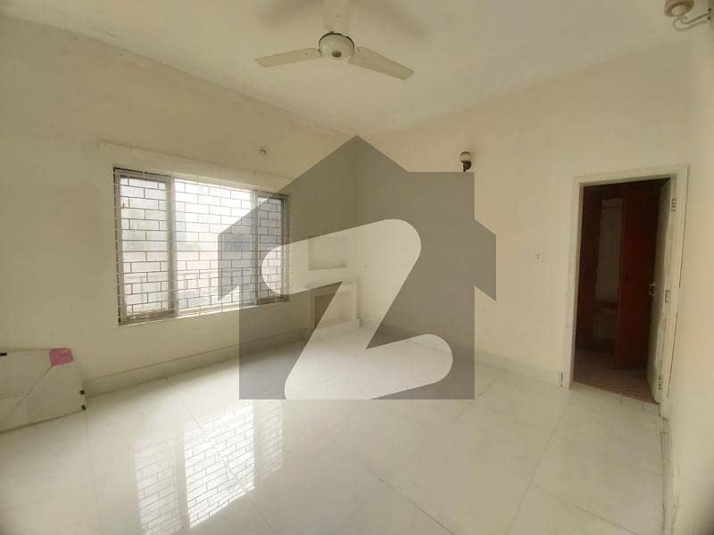 Prime Location Face In Park One Kanal Upper Portion Separate Gate Available For Rent In Dha Phase 1 ,