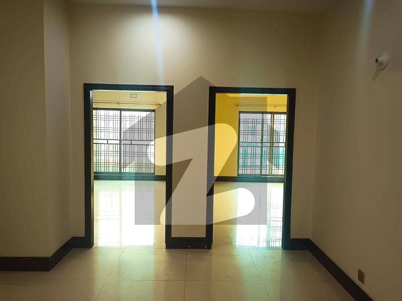 ایڈن سٹی ایڈن لاہور میں 4 کمروں کا 14 مرلہ مکان 1.1 لاکھ میں کرایہ پر دستیاب ہے۔