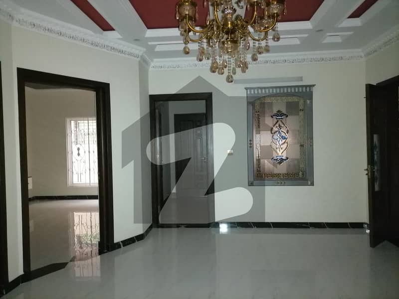 House For Grabs In 10 Marla Lahore