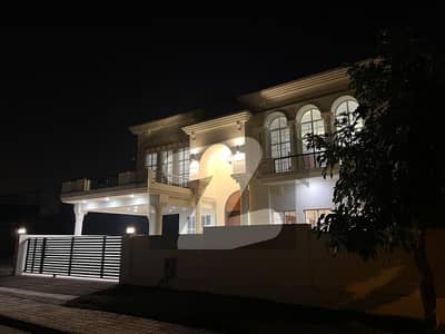 One kanal double unit House for sale !
Ideally located on main avenue in DHA phase 2 islamabad