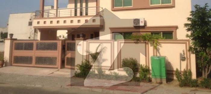 خیابان کالونی 2 فیصل آباد میں 2 کمروں کا 1 کنال بالائی پورشن 36 ہزار میں کرایہ پر دستیاب ہے۔