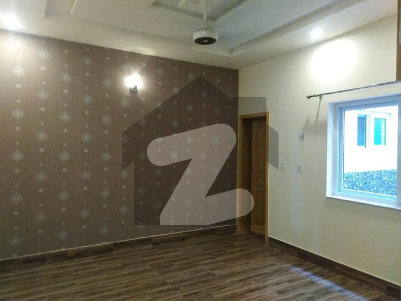 House 1 Kanal For rent In I-8/3