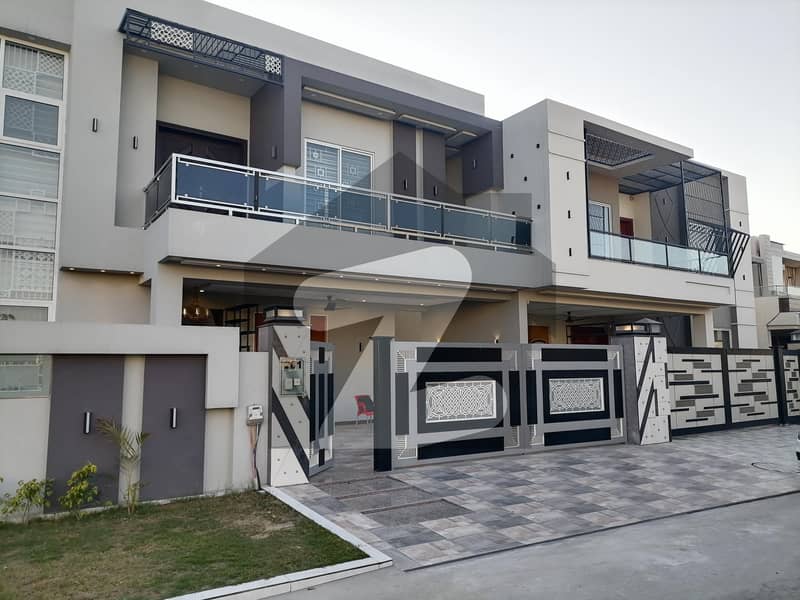 Perfect 1 Kanal House In DC Colony For sale