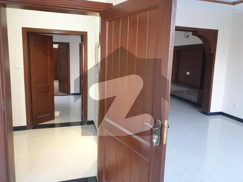 7 Marla Beautiful House Available For Rent 7 Marla Beautiful House Available For Rent