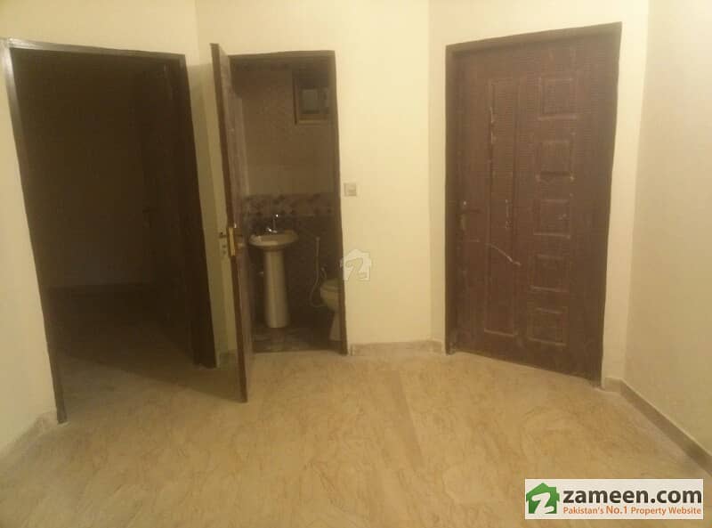 Gulberg  3 Bad Lower Portion For Rent