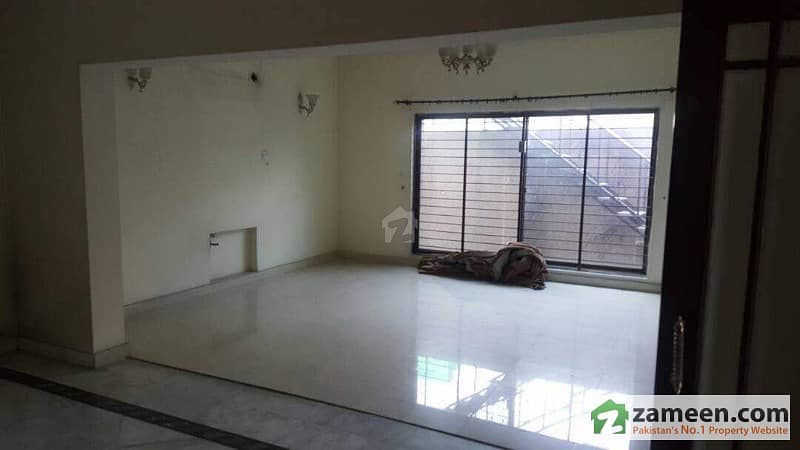 1 Kanal Commercial House For Rent