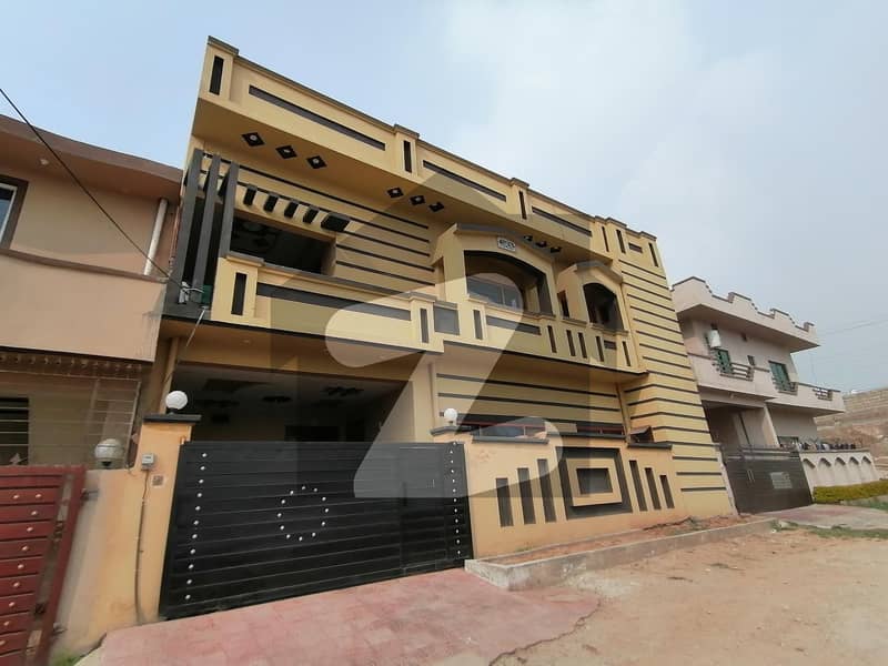 کلفٹن ٹاؤن شپ راولپنڈی میں 5 کمروں کا 7 مرلہ مکان 1.6 کروڑ میں برائے فروخت۔
