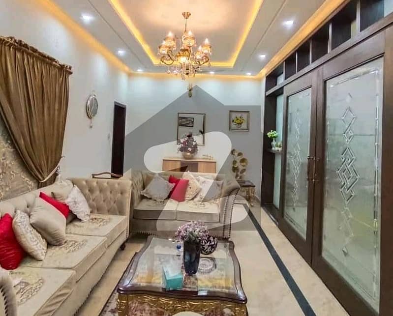 شاہ خاور ٹاؤن لاہور میں 4 کمروں کا 7 مرلہ مکان 2.4 کروڑ میں برائے فروخت۔