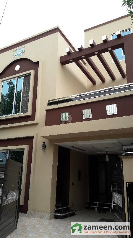 LUXURIOUS 5 MARLA DESIGNER HOUSE FOR SALE IN BAHRIA TOWN LAHORE