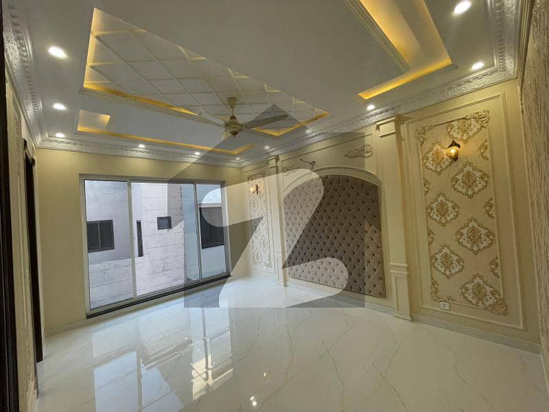 لیک سٹی ۔ سیکٹر ایم ۔ 1 لیک سٹی رائیونڈ روڈ لاہور میں 5 کمروں کا 14 مرلہ مکان 5.45 کروڑ میں برائے فروخت۔
