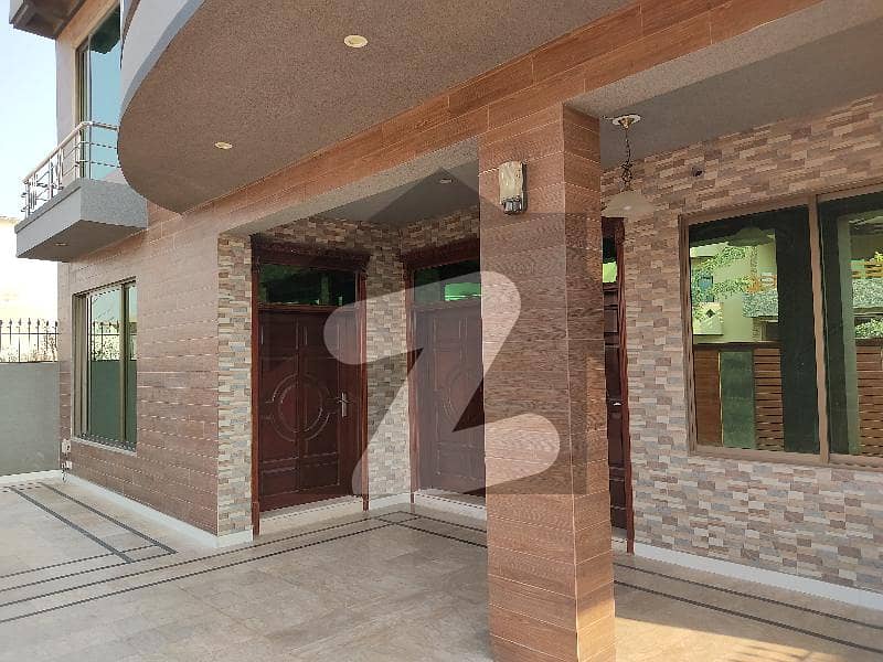 50x90 Kanal Triple story House for Rent G-14 3