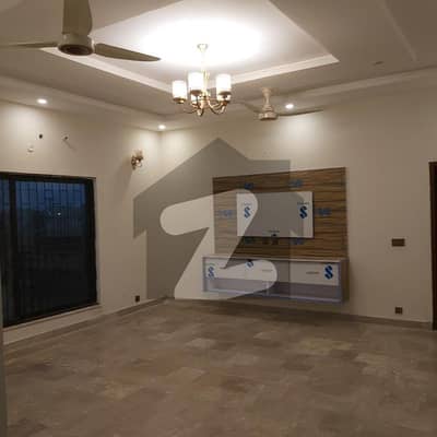 Bhatti Estate offer 1 kanal Upper  portion  available  for rent