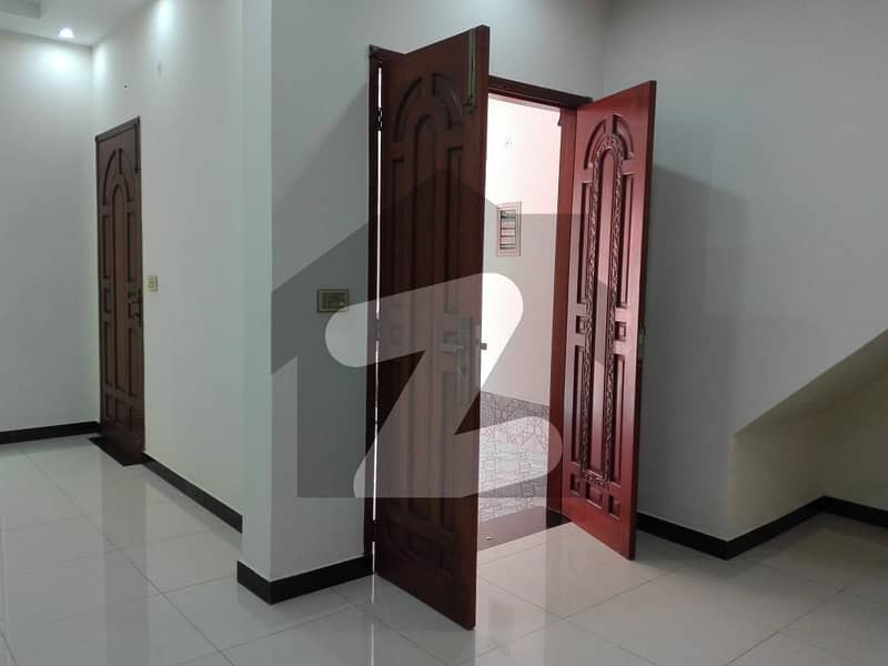 ماڈل ٹاؤن ۔ بلاک آر ماڈل ٹاؤن لاہور میں 4 کمروں کا 5 مرلہ مکان 2.5 کروڑ میں برائے فروخت۔