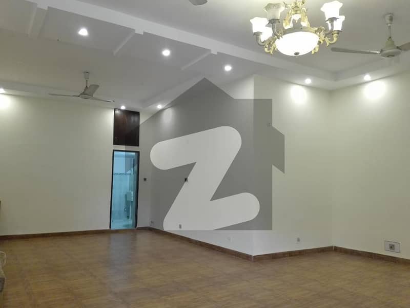 1 Kanal House Situated In Model Town For rent