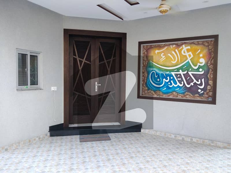 House For Grabs In 10 Marla Lahore