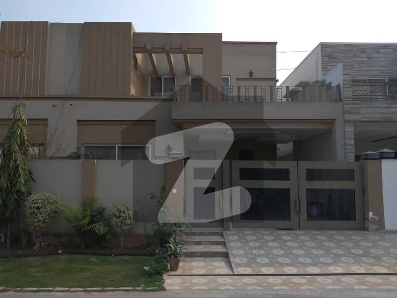 Buy your ideal 8 Marla House in a prime location of Lahore