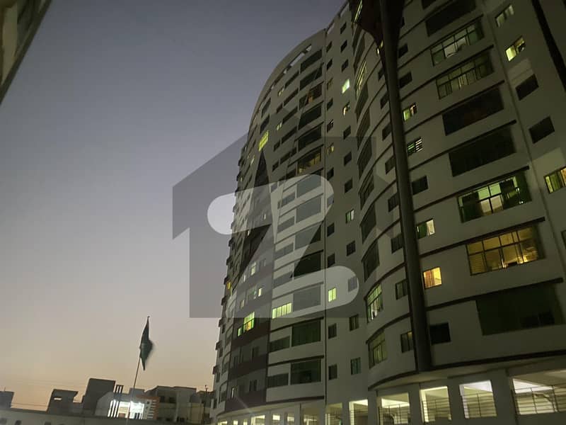 Flat 3 Bed Dd Main Road Facing Sanober Twin Towers Nearby Safoora Chowrangi With Transfer