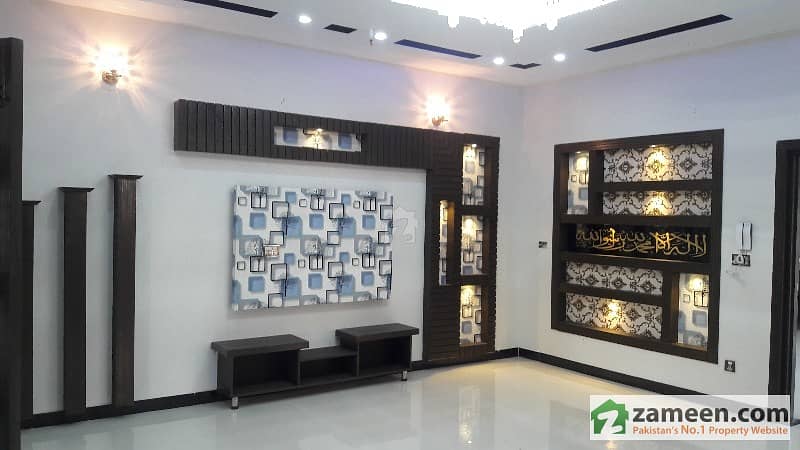 Classic 10 Marla Brand New House For Sale In Bahria Town Lahore